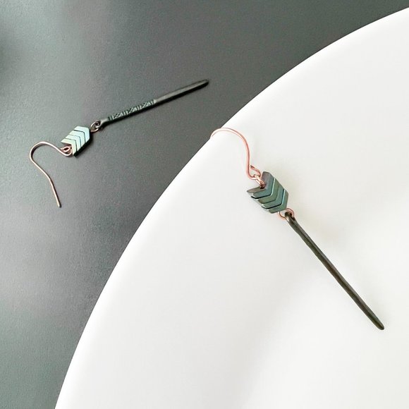 NEW "Lagertha" Stone Earrings (green/blue) - Picture 4 of 6